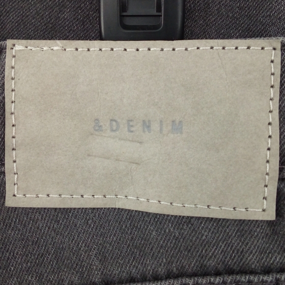 NWT H&M Ultra High Waist Ankle Length Loose Mom Jeans in Distressed Black 6 - Picture 8 of 11